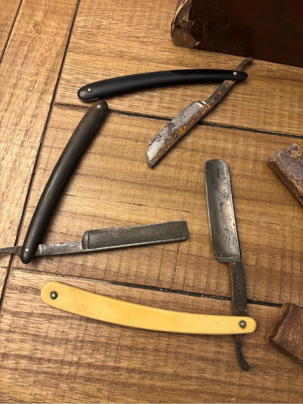 Vintage Men's shave Set with Handles and Victoria era box lot
